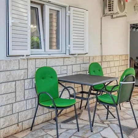 Gostinjska kuća Near The Sea In Rogoznica (Sibenik-Knin)