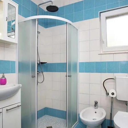 Near The Sea In 게스트하우스 로고즈니차