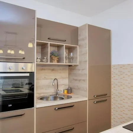 Near The Sea In Gostinjska kuća 3*