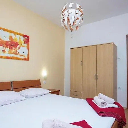 Near The Sea In 3* Rogoznica (Sibenik-Knin)