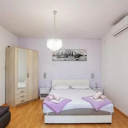 Near The Sea In Rogoznica Guest house