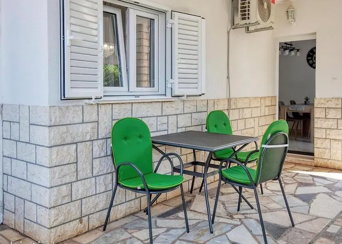 Gasthuis Near The Sea In Rogoznica (Sibenik-Knin)