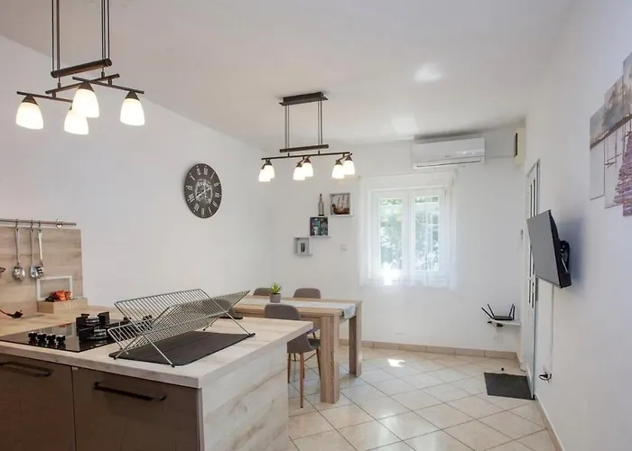 Near The Sea In 3* 罗戈兹尼察