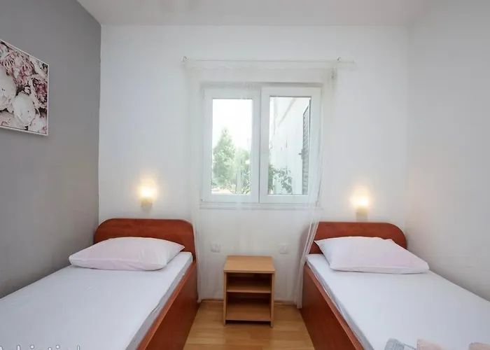 Gasthuis Near The Sea In