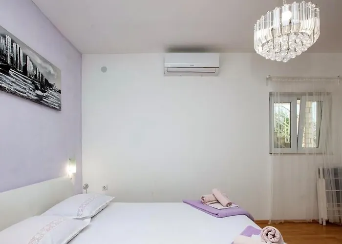 Near The Sea In 罗戈兹尼察