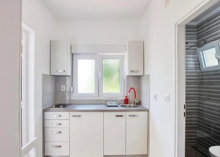 Near The Sea In 3* Rogoznica (Sibenik-Knin)