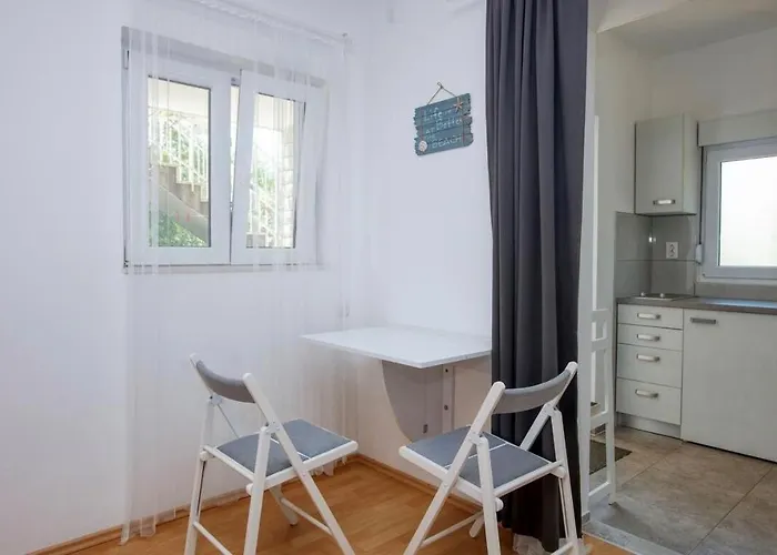 招待所 Near The Sea In