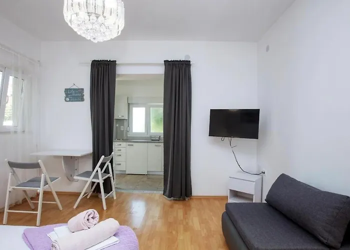 Near The Sea In 招待所 3*